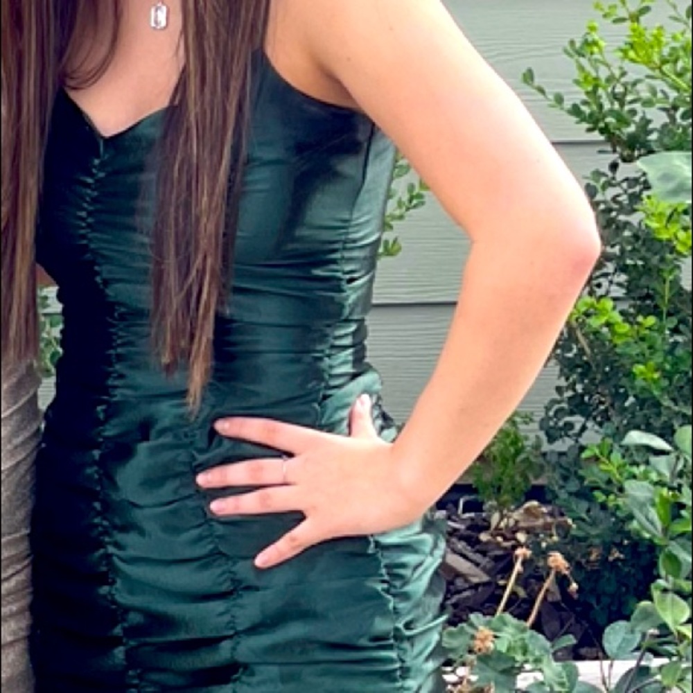 Lucy in the sky emerald green dress size medium. Homecoming